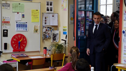 Éducation : Emmanuel Macron annonce une réforme de la formation des professeurs (franceinfo)