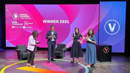 Remise de prix au&nbsp;"Female Founder Challenge"&nbsp;en présence de la directrice générale du salon Julie Ranty et du Secrétaire d'Etat Cédric O. (Faustine Mazereeuw)