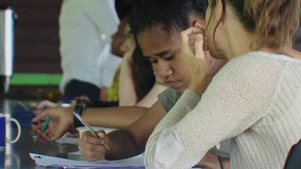 Nouvelle-Calédonie : l'école à domicile pour les enfants des tribus de Yaté