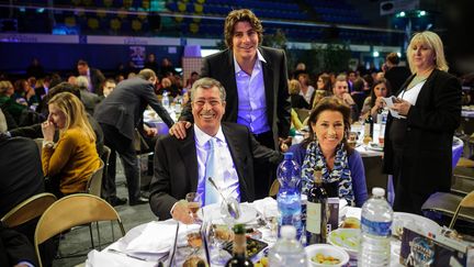 Patrick Balkany&nbsp;et&nbsp;son fils Alexandre Balkany, à Levallois-Perret (Hauts-de-Seine), le 6 mars 2014. (MAXPPP)