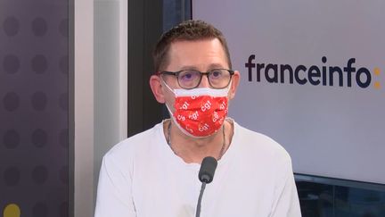 Sébastien Menesplier, secrétaire général de la CGT Mines-Energie, dans le studio de franceinfo le 10 févier 2022. (FRANCEINFO / RADIOFRANCE)