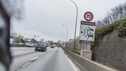 Un panneau annonçant un radar sur le périphérique parisien. (STEPHANE OUZOUNOFF / PHOTONONSTOP / AFP)