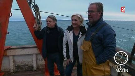 Marine Le Pen avec des pêcheurs (France 2)