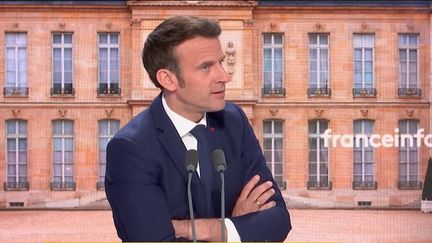 Emmanuel Macron était l'invité des "Matins présidentiels", vendredi 15 avril sur franceinfo.&nbsp; (FRANCEINFO / RADIO FRANCE)