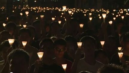 Des milliers de Hongkongais se sont retrouvés dans le parc Victoria, le 4 juin 2012, en souvenir du massacre de Tiananmen. (AFP)