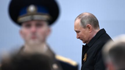 Le président russe Vladimir Poutine lors des commémorations du 9-Mai à Moscou, le 9 mai 2022. (KIRILL KUDRYAVTSEV / AFP)