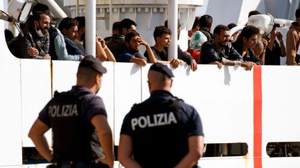 L'Italie va-t-elle accueillir les 234&nbsp;migrants repêchés à bord de l'"Ocean Viking" ? (GIANLUCA CHININEA / AFP)