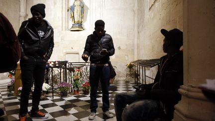 Des&nbsp;mineurs isolés, en provenance essentiellement de l'Afrique de l'Ouest, sont hébergés pour la nuit dans l'église des Augustins de Marseille (Bouches-du-Rhône), le&nbsp;21 novembre 2017. (MAXPPP)