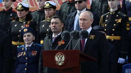 Le président russe, Vladimir Poutine, prononce un discours sur la place Rouge, à Moscou, le 9 mai 2023. (GAVRIIL GRIGOROV / SPUTNIK / AFP)