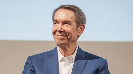 L'artiste américain Jeff Koons présente un projet à Florence (Italie) le 30 septembre 2021. (LAURA LEZZA / GETTY IMAGES EUROPE)