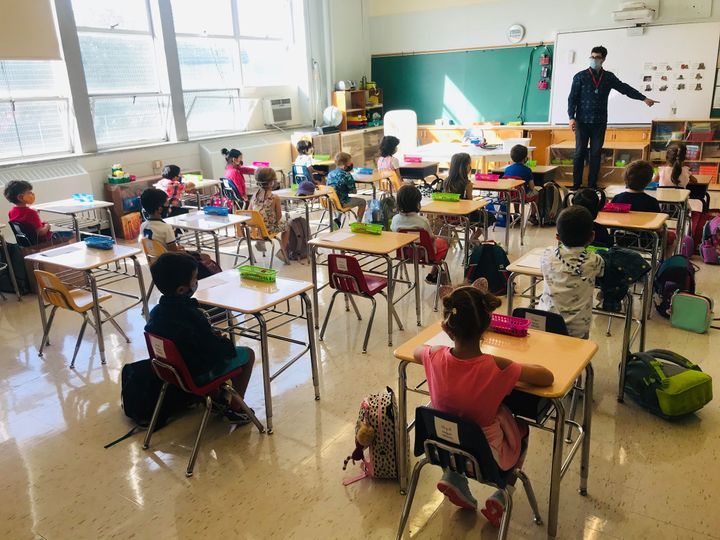 Rentrée des classes avec distanciation sociale au lycée français de Toronto (Canada) (AEFE)