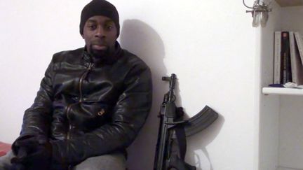 Capture d'&eacute;cran d'une vid&eacute;o posthume diffus&eacute;e par le terroriste Amedy Coulibaly sur internet, le 11 janvier 2015. (AFP)