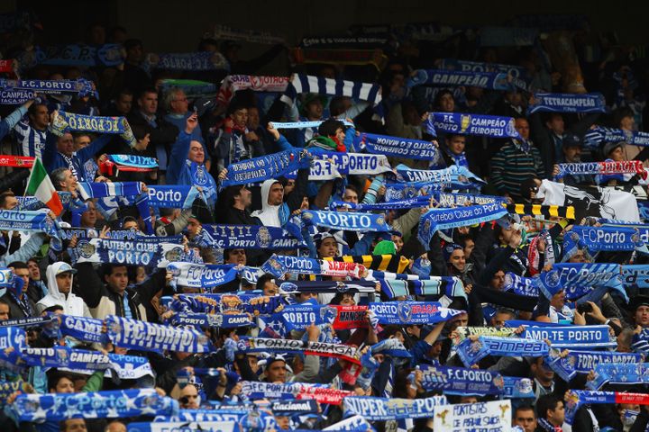 Les supporters du FC Porto lors de la finale de la Ligue Europa, &agrave; Dublin (Irlande), le 18 mai 2011.&nbsp; (ALEX LIVESEY / GETTY IMAGES)