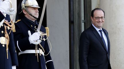 Le président François Hollande sur le perron de l'Elysée, à Paris, le 28 novembre 2016.&nbsp; (FRANCOIS GUILLOT / AFP)