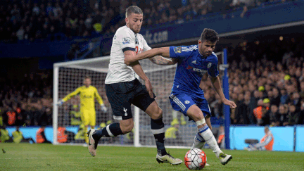  (Après avoir mené au score sur la pelouse de Chelsea, Tottenham concède finalement le point du match nul (2-2) et offre le titre de champion d'Angleterre à Leicester © MaxPPP)