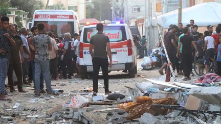 Une rue de Deir al-Balah, dans la bande de Gaza, après des frappes aériennes israéliennes le 23 octobre 2023. (DOAA ALBAZ / ANADOLU)