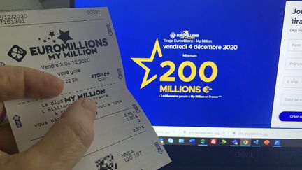 Un ticket d'EuroMillions, le 3 décembre 2020, à Clichy (Hauts-de-Seine). (MAXPPP)