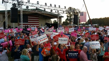 Des supporters de Donald Trump à Selma, en Caroline du Nord, le 3 novembre.&nbsp; (LAURENT MACCHIETTI / RADIO FRANCE)