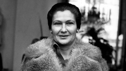 L'ancienne ministre Simone Veil, le 13 novembre 1974 à la sortie de l'Elysée. (MAXPPP)