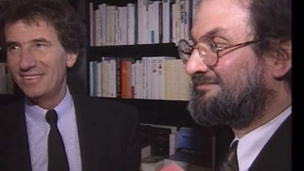 L’écrivain britannique Salman Rushdie a été poignardé au cou lors d’une conférence, vendredi 12 août, aux États-Unis. Jack Lang, ancien ministre de la Culture, a réagi à cette attaque dans le 23h de franceinfo. (FRANCEINFO)