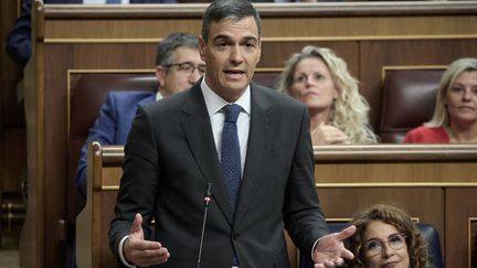 Le Premier ministre Pedro Sanchez, le 9 octobre 2024 devant les députés espagnols à Madrid, et son discours sur la politique migratoire de l'Espagne. Pour le premier semestre 2024, ce sont "44.000 Vénézuéliens qui sont arrivés en Espagne. Le Venezuela aujourd'hui, c'est pratiquement 400.000 personnes du côté de l'Espagne", souligne Juan Jose Dorado. (EUROPA PRESS NEWS / GETTY IMAGES)