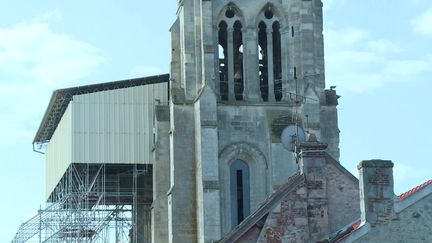 Les travaux de la collégiale Saint-Thomas de Crépy-en-Valois s'élèvent à plus d'un million d'euros.&nbsp;&nbsp; (N. Ben Ghezala / France Télévisions)