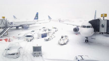 Des avions à l'aéroport John F. Kennedy, à New York, lors d'une tempête de neige le 4 janvier 2018. (REBECCA BUTALA HOW / GETTY IMAGES NORTH AMERICA)