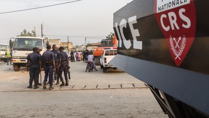 Au Bénin, la police, ici à Cotonou en janvier 2017, fait la chasse aux cybercriminels. (YANICK FOLLY / AFP)