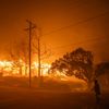 Les flammes ravagent tout sur leur passage dans le quartier de Pacific Palisades, dans l'agglomération de Los Angeles, le 8 janvier 2025. (APU GOMES / GETTY IMAGES / AFP)