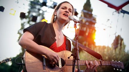 Madeleine Peyroux, ici au Festival de jazz de Nice, ouvrira demain le Festival "Jazz sous les pommiers"
 (VALERY HACHE / AFP)