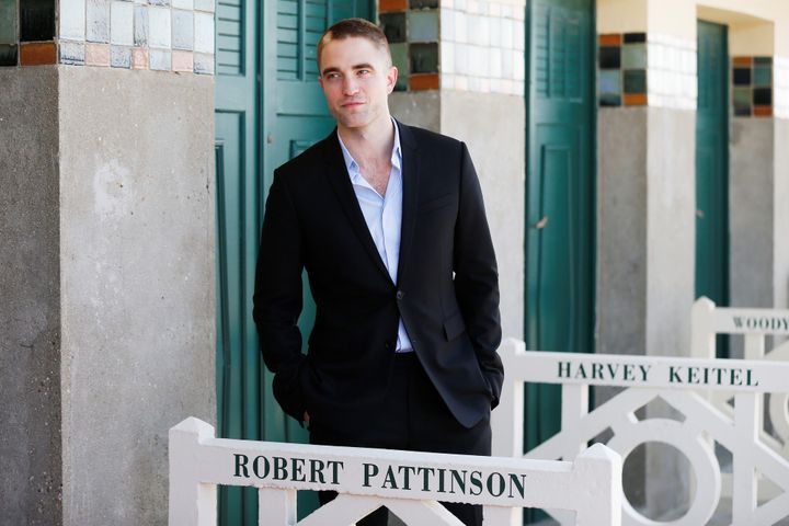 Consécration, David Pattinson dispose désormais d'une cabine à son nom sur la plage de Deauville, au milieu des légendes d’Hollywood.      
 (CHARLY TRIBALLEAU / AFP)