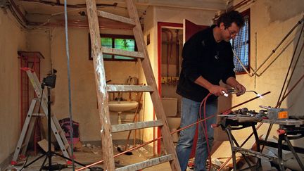 La profession de plombier peut bénéficier des nouvelles idées de l'État. Photo d'illustration. (DIDIER PALLAGES / AFP)