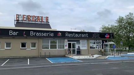 Le restaurant l'Escale accueille les chauffeurs avec douches, sanitaires, petits-déjeuners. (LAURENT MACCHIETTI / RADIO FRANCE)