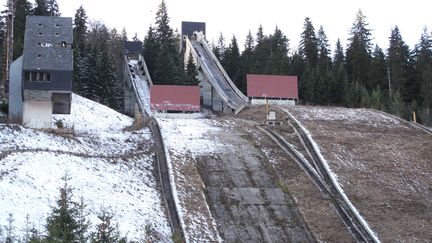 Installations de saut &agrave; ski laiss&eacute;es &agrave; l'abandon &agrave; Sarajevo (Bosnie-Herz&eacute;govine), apr&egrave;s les JO de 1984, en janvier 2014. (THOMAS BREY / DPA)