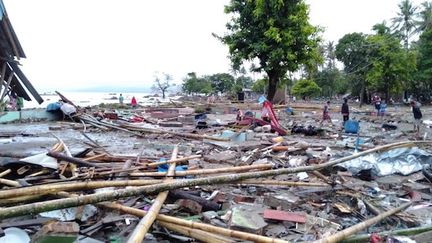 Tsunami en Indonésie : les intempéries entravent les efforts des secours (Clich&eacute; diffus&eacute; sur le 23 d&eacute;cembre sur le compte Twitter de l&#39;arm&eacute;e indon&eacute;sienne. (cr&eacute;dit photo : Indonesian National Armed Forces))