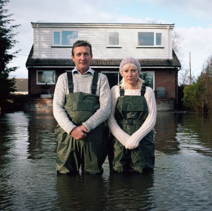 Jeff et Tracey Waters, Staines-upon-Thames, Surrey, Royaume-Uni, février 2014, série Portraits submergés. Avec l’aimable autorisation de l’artiste. 
 (Rencontres d&#039;Arles)