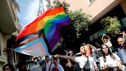 Des manifestants défilent dans les rues d'Istanbul (Turquie) lors de la marche des fiertés, le 26 juin 2022. (KEMAL ASLAN / AFP)