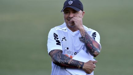 Fraîchement débarqué sur la Canebière, Jorge Sampaoli va devoir gagner la confiance d'un peuple marseillais exaspéré. (DOUGLAS MAGNO / AFP)