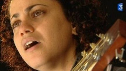 Emel Mathlouthi : la voix du soleil
 (Culturebox)