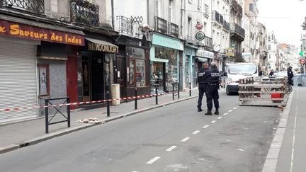 La rue Maréchal Joffre mardi matin après la mort d'un jeune homme dans un bar. (GREGORY JULLIAN / RADIOFRANCE)