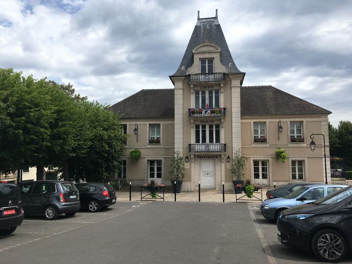 La mairie de Longpont-sur-Orge (Essonne), le 19 juillet 2017.&nbsp; (MARGAUX DUGUET / FRANCEINFO)