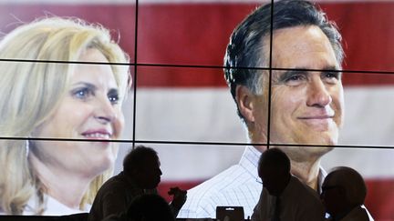 Des images de Mitt Romney et de sa femme Ann sont projet&eacute;es lors de convention nationale du Parti r&eacute;publicain, le 28 ao&ucirc;t 2012, &agrave; Tampa (Floride).&nbsp; (RICK WILKING / REUTERS)