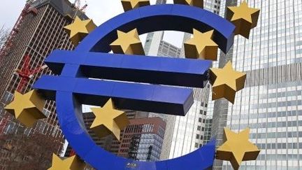 Le sigle de l'Euro devant le siège de la BCE (DANIEL ROLAND / AFP)