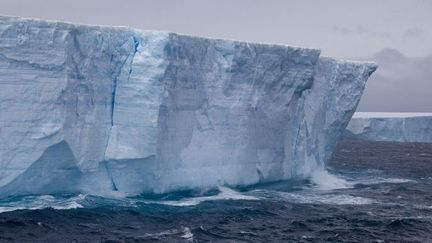 Iceberg qui s'est détaché de la côte sud de l'Antarctique. (AFP/biosphotos/Samuel Blanc)