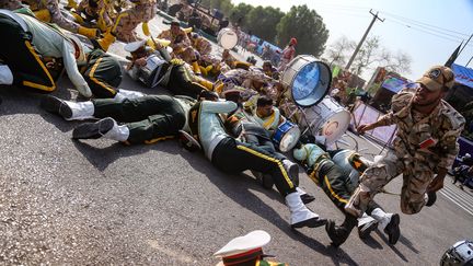 Des militaires blessés lors de l'attentat, le 22 septembre 2018 à Ahvaz (Iran). (MORTEZA JABERIAN / ISNA / AFP)