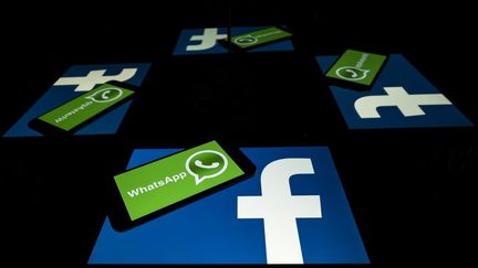 Facebook a racheté Whatsapp en 2014. (LIONEL BONAVENTURE / AFP)