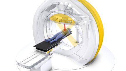  (Unique en France, la machine dont s'est équipée la clinique Pasteur permet de cibler les tumeurs mobiles. © Brainlab)