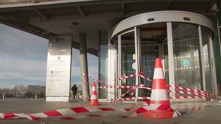 Mercredi 15 janvier, un policier a été blessé au Havre (Seine-Maritime). L'un de ses doigts a été arraché par un pétard jeté par des manifestants opposés à la réforme des retraites.&nbsp; (FRANCE 3)