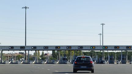 Un péage sur l'autoroute A62, le 20 novembre 2017. (JACQUES LOIC / PHOTONONSTOP / AFP)