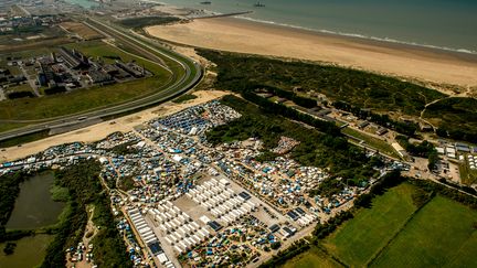 Une vue aérienne de la "jungle" de Calais (Pas-de-Calais), le 16 août 2016. (PHILIPPE HUGUEN / AFP)